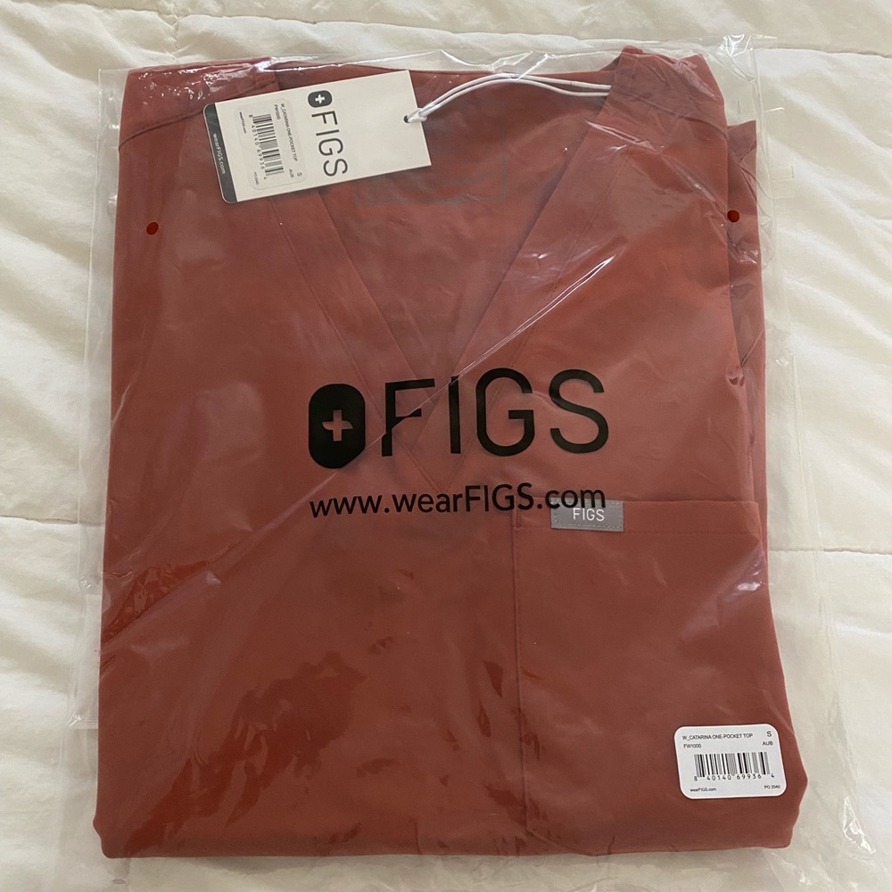 Figs Catarina One Pocket Scrub Top in Auburn